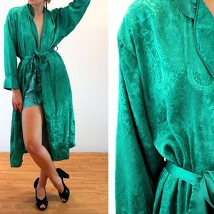 Green satin VS robe